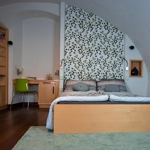 apartment-trziste.praguehotelsweb.com/